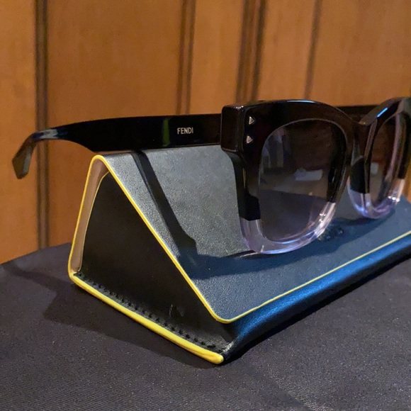 Fendi Sunglasses - Picture 4 of 11
